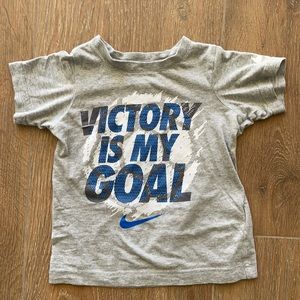 Nike short sleeve tee shirt. Boys size 4.